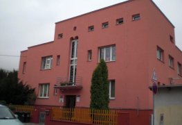 Trmice, sanace vlhkého zdiva mateřské školy kombinací metod chemické injektáže a bezdrátové elektroosmózy.