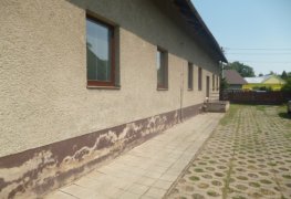 Ostrava, sanace vlhkého zdiva suterénu bytového domu aktivní drátovou elektroosmózou.
