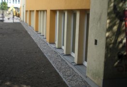 Praha, sanace vlhkého zdiva Klub Amfora Praha 4 - nová svislá hydroizolace, drenážní systém, sanační omítky, bezdrátová elektroosmóza.