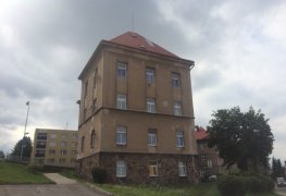 Trutnov, vysoušení vlhkého zdiva suterénních prostor a bytů technologií aktivní drátové elektroosmózy.