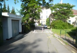 Praha, sanace vlhkého zdiva v katedře botaniky přírodovědecké fakulty univerzity Karlovy - aktivní drátová elektroosmóza, sanační omítky.