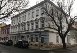 Plzeň, odvlhčení sklepa bytového domu metodou aktivní drátové elektroosmózy.