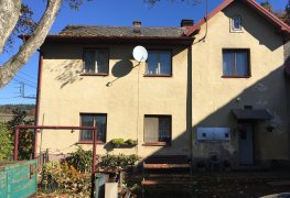 Trutnov, sanace vlhkého zdiva rodinného domu pomocí kombinace technologií bezdrátové elektroosmózy a chemické injektáže.