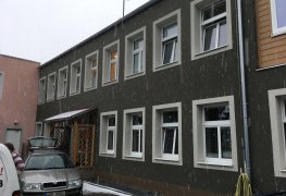 Kadaň, sanace vlhkého zdiva a jeho odvlhčení v budově domova sociálních služeb - aktivní drátová elektroosmóza.