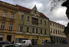 Chrudim, komplexní sanace a hydroizolace vlhkého zdiva bytového domu souborem sanačních technologií.