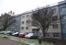 Chrudim, odvlhčení spodní stavby bytového domu technologií aktivní drátové elektroosmózy.