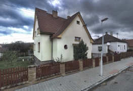 Polička, odvlhčení zdiva rodinného domu aktivní drátovou elektroosmózou.