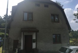 Vejprty, vysoušení zdiva rodinného domu kombinací technologií aktivní drátové elektroosmózy a chemické injektáže.