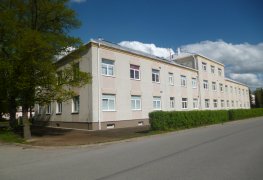 Lázně Bohdaneč, provedení odkopu, nové svislé hydroizolace, drenáže, zateplení zdiva soklu, povrchových a dalších stavebních úprav rozsáhlého bytového domu.