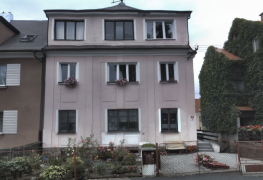 Aš, sanace vlhkého zdiva v suterénu bytového domu kombinací přímých sanačních metod aktivní drátové elektroosmózy a injektáže.