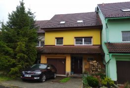 Bruntál, izolace proti vzlínající zemní vlhkosti rodinného domu metodou injektáže zdiva.