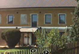 Odvlhčení spodní stavby rodinného domu v obci Hluboký (okr. Karlovy Vary) kombinací sanačních metod drátové elektroosmózy a chemické injektáže.