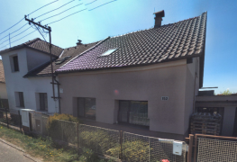 Provedení dodatečné bariéry proti vzlínající vlhkosti středního zdiva dvojdomku v Nemošicích u Pardubic chemickou clonou.