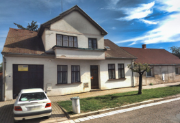 Dodatečná hydroizolace vnitřního zdiva rodinného domu v Novém Bydžově aplikací chemických clon.