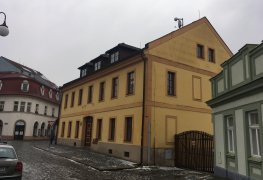 Odvlhčení suterénu historického objektu metodou pulsní drátové elektroosmózy.