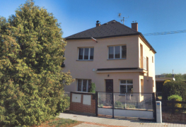 Dodatečná hydroizolace vnitřního zdiva rodinného domu v Pardubicích injektážními clonami.