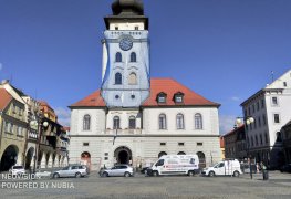 Odvlhčení obvodového zdiva budovy radnice v Žatci mírnou drátovou elektroosmózou.