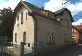 Komplexní sanace vlhkého zdiva rodinného domu kombinací několika sanačních technologií.