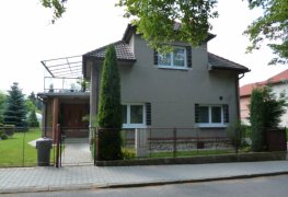 Třemošnice, sanace vlhkého zdiva a vysoušení sklepa rodinného domu kombinací injektáže a bezdrátové elektroosmózy.