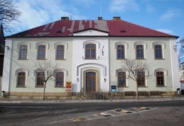 Dolní Újezd, dodatečná hydroizolace historického objektu chemickou injektáží a snížení vlhkosti sklepa bezdrátovou osmózou.