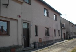 Hrochův Týnec, snížení vlhkosti zdiva v přízemí a ve sklepě rodinného domu bezdrátovou elektroosmózou.